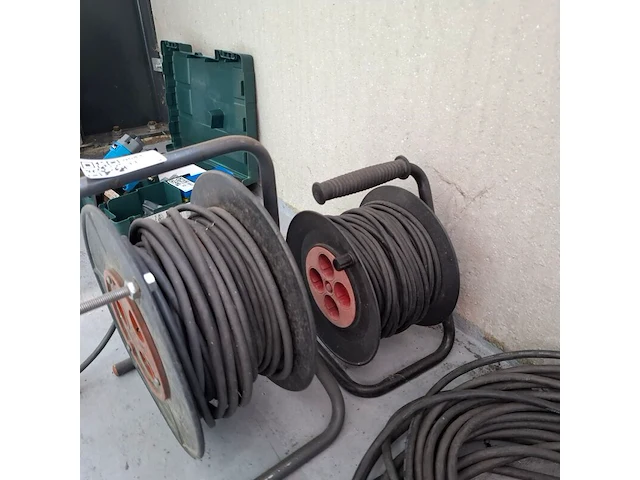 2x kabelhaspel met verlengsnoer, 230v - afbeelding 2 van  3