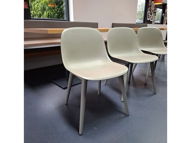 2x kantinetafel met 6x design stoel muuto - afbeelding 4 van  7