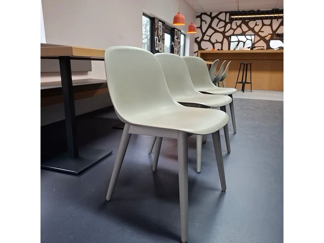 2x kantinetafel met 6x design stoel muuto - afbeelding 5 van  7