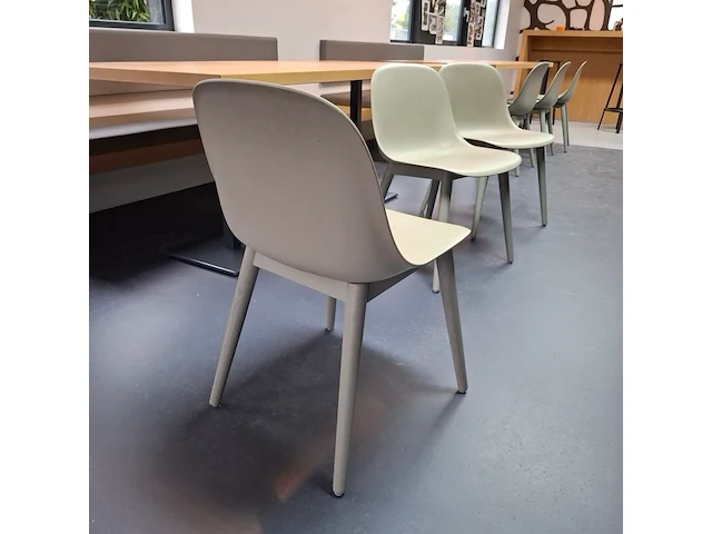 2x kantinetafel met 6x design stoel muuto - afbeelding 6 van  7