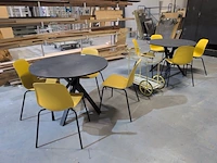 2x kantinetafel met 8x stoel