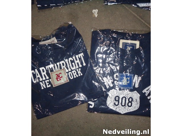 2x kinder t-shirts maat 176 - afbeelding 2 van  3