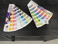 2x kleurenwaaier pantone, the plus series - afbeelding 1 van  5