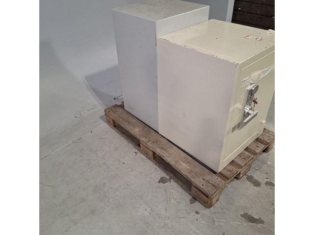 2x kluis, 2005 - afbeelding 5 van  13