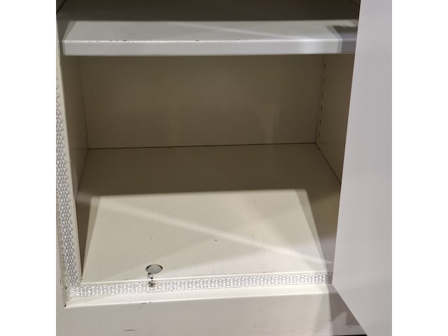 2x kluis, 2005 - afbeelding 8 van  13