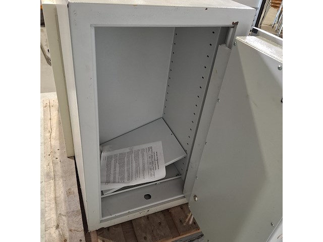 2x kluis, 2005 - afbeelding 12 van  13