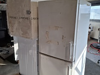 2x koelkast met wasmachine o.a. liebherr, indesit