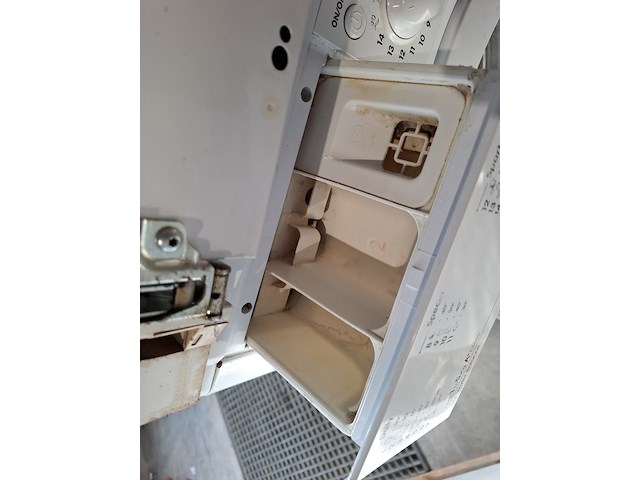 2x koelkast met wasmachine o.a. liebherr, indesit - afbeelding 9 van  10