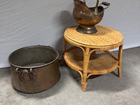 2x koperen pot en rotan tafel - afbeelding 1 van  4