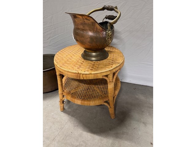 2x koperen pot en rotan tafel - afbeelding 3 van  4