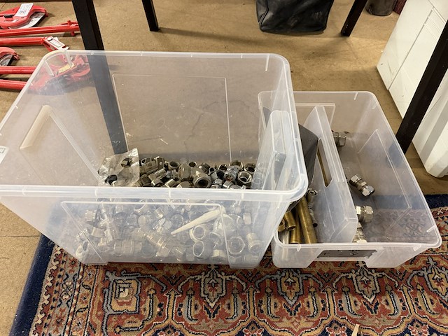 2x krat met knelkoppelingen - afbeelding 1 van  6