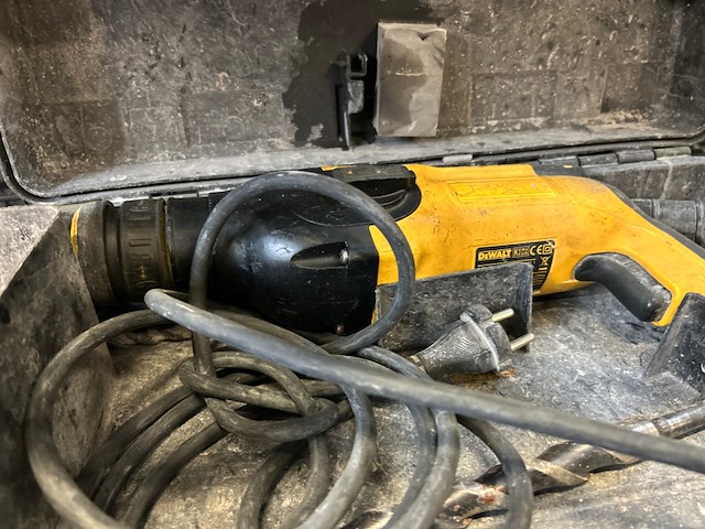 2x kruislijnlasers, 1x boorhamer met snoer dewalt - afbeelding 6 van  7