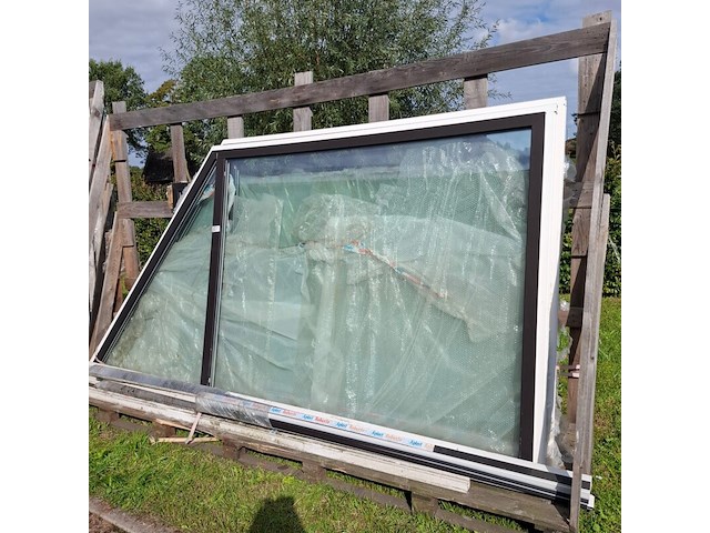 2x kunststof kozijn met glas - afbeelding 2 van  5