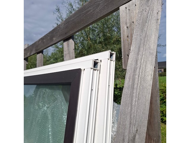 2x kunststof kozijn met glas - afbeelding 4 van  5