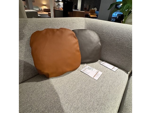 2x kussen leolux, cosy cushiom, eart&auburn - afbeelding 1 van  4