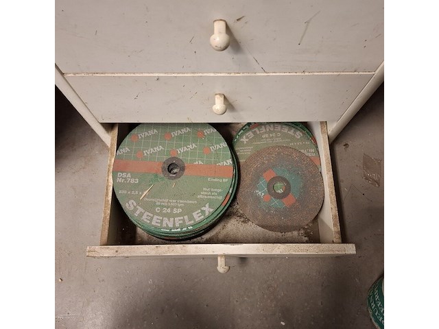 2x ladekast met inhoud - afbeelding 2 van  9