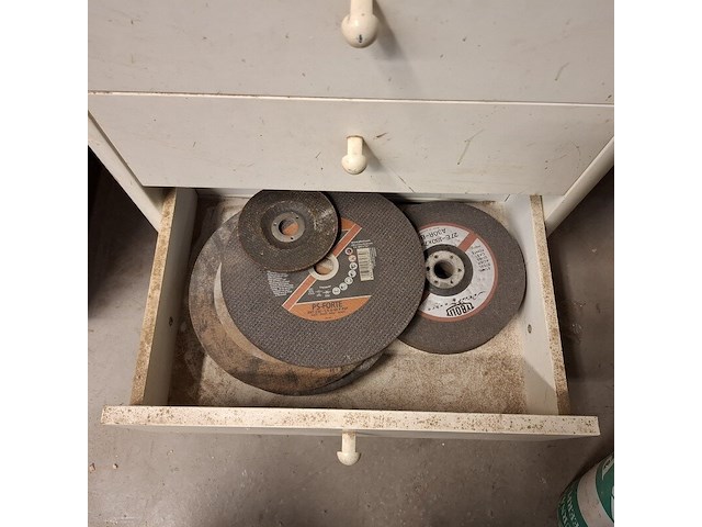 2x ladekast met inhoud - afbeelding 3 van  9