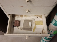 2x ladekast met inhoud - afbeelding 7 van  9