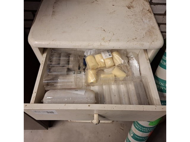 2x ladekast met inhoud - afbeelding 9 van  9