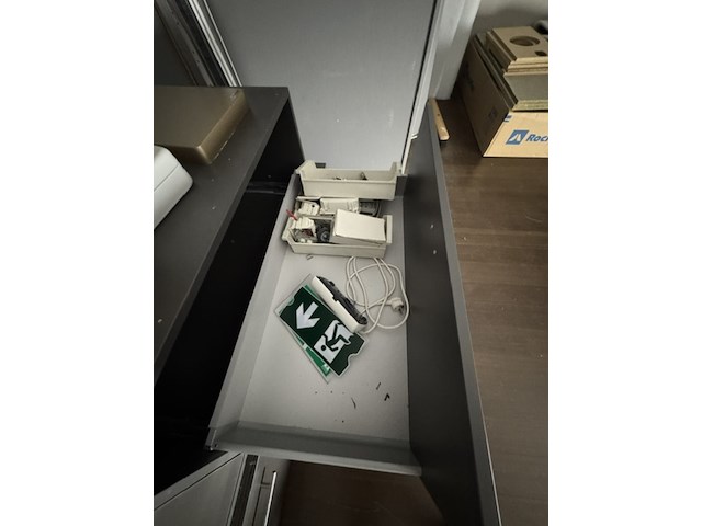 2x ladenkast met inhoud - afbeelding 4 van  9
