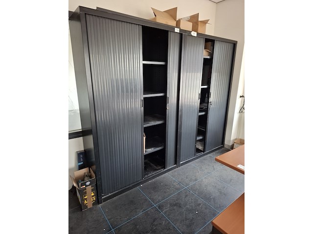 2x lameldeur kast met sleutel exl inhoud - afbeelding 1 van  5