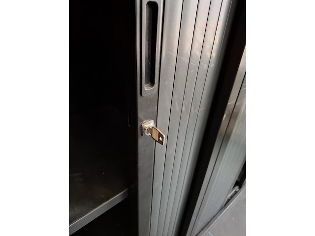 2x lameldeur kast met sleutel exl inhoud - afbeelding 3 van  5