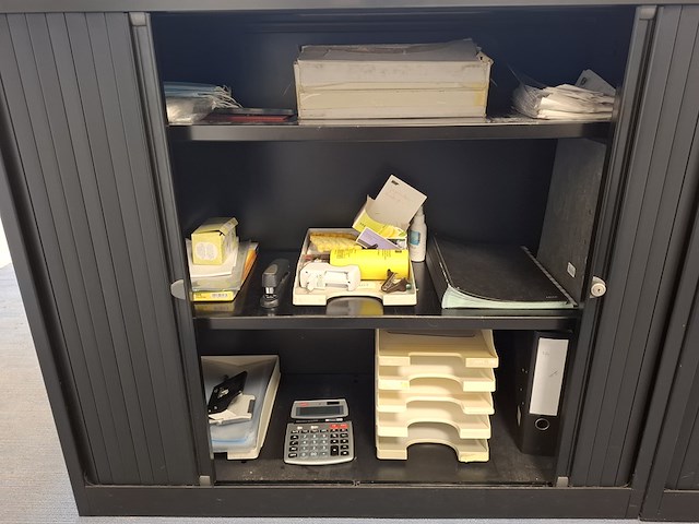 2x lameldeurkast met inhoud - afbeelding 3 van  4