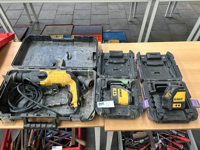 2x laser, 1x boor in koffer, dewalt - afbeelding 1 van  8