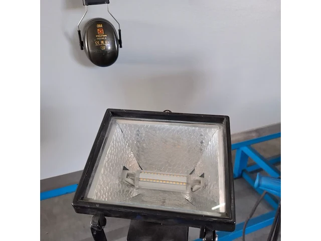 2x led bouwlamp op statief - afbeelding 4 van  5