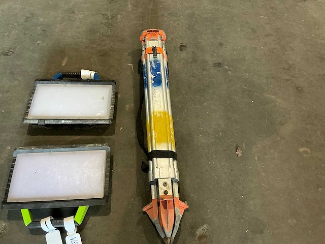 2x led bouwlamp + statief voor laser - afbeelding 2 van  3
