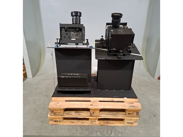 2x led projector, christie, matrix stim - afbeelding 1 van  12