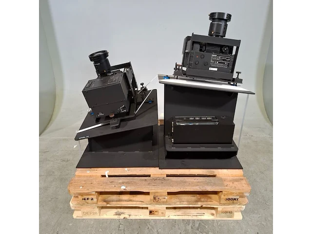 2x led projector, christie, matrix stim - afbeelding 1 van  15