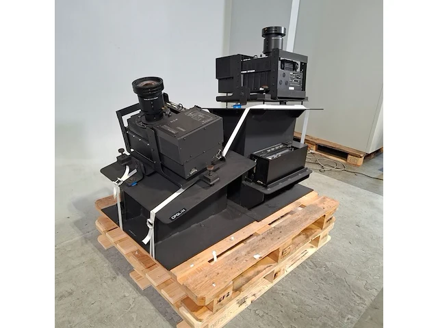 2x led projector, christie, matrix stim - afbeelding 8 van  15