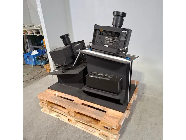 2x led projector, christie, matrix stim - afbeelding 9 van  15