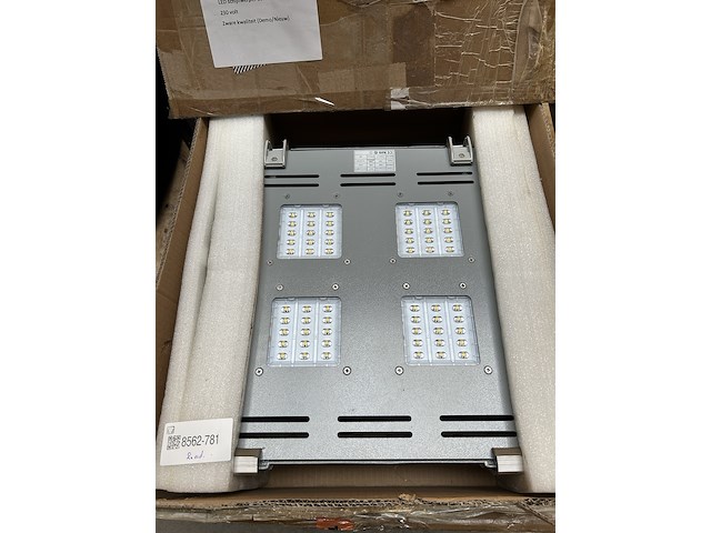 2x led schijnwerper 180w 230 volt - afbeelding 1 van  5