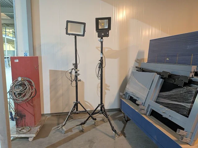 2x ledlamp op verrijdbaar statief - afbeelding 1 van  7