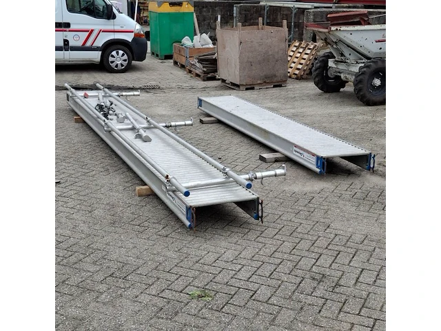 2x loopvloer met diverse toebehoren, skyworks - afbeelding 1 van  15