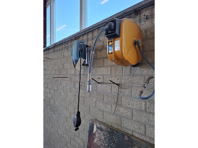 2x luchthaspel en 2x stroomhaspel, o.a. nedermann - afbeelding 1 van  9