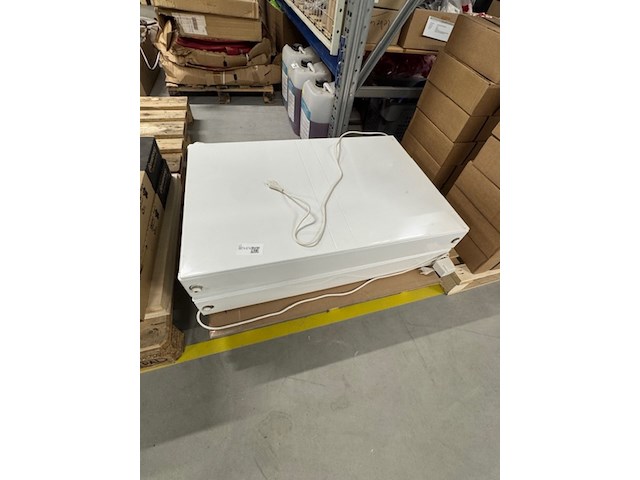 2x lvt radiator, e2, wit - afbeelding 1 van  3