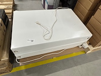 2x lvt radiator, e2, wit - afbeelding 1 van  3