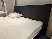 2x maatwerk hardbox 20 cm (90x200 cm) met twee matrassen, hoofdbord 180 cm in leerlook - afbeelding 2 van  4