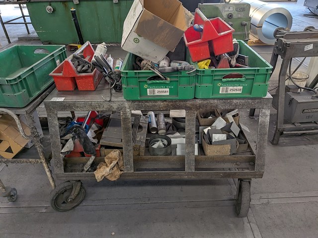 2x magazijnwagen met inhoud - afbeelding 6 van  12