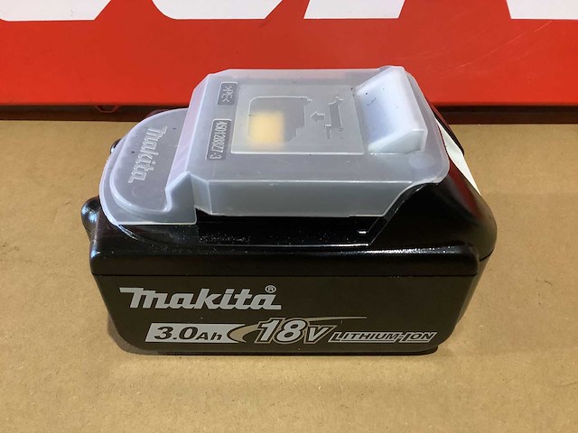 2x makita bl1830b lxt 3.0 ah accu - afbeelding 1 van  5
