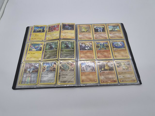 2x mappen met pokémon kaarten + stapel pokémon kaarten - afbeelding 33 van  33