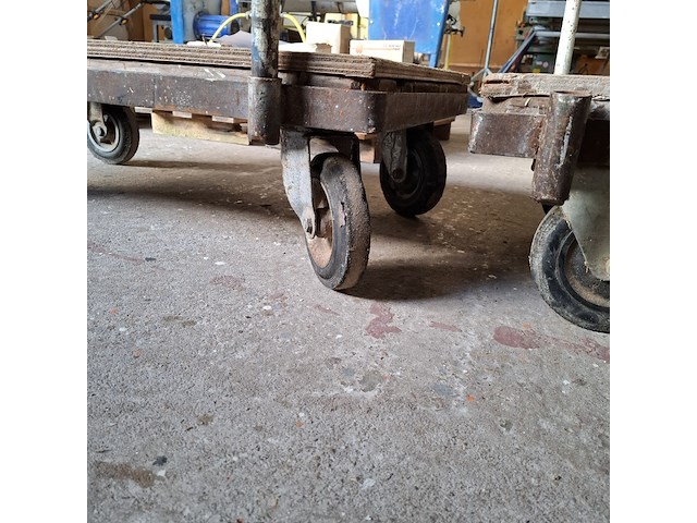 2x materiaalwagen - afbeelding 5 van  8