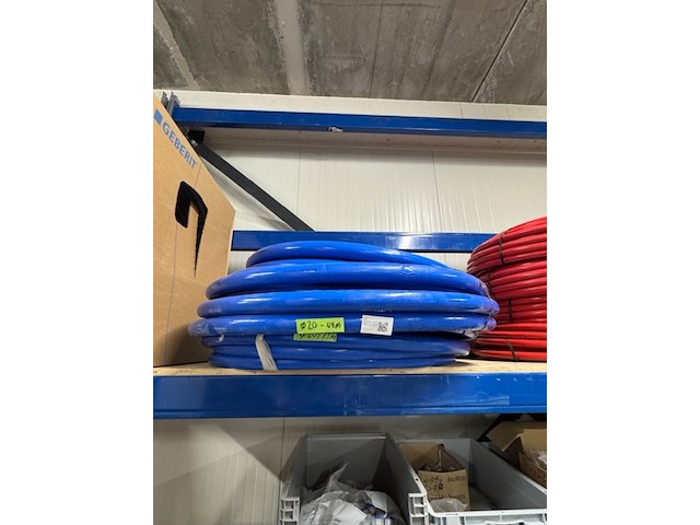 2x meerlagenbuis, geberit flowfit, blauw, geisoleerd - afbeelding 1 van  6