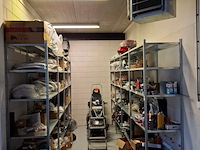 2x metalen legbord stelling