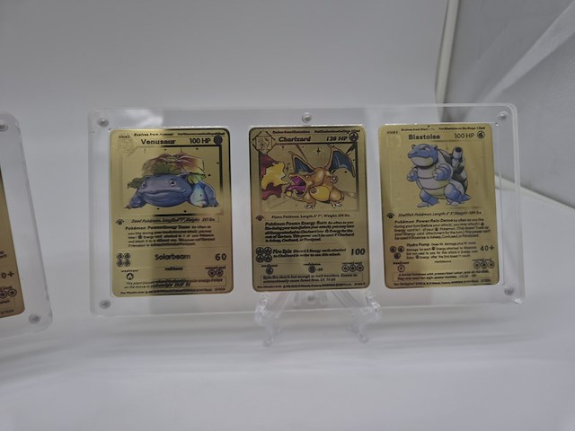 2x metalen venusaur, charizard en blastoise (base set) pokémon kaarten in acryl display - afbeelding 5 van  11