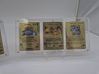 2x metalen venusaur, charizard en blastoise (base set) pokémon kaarten in acryl display - afbeelding 5 van  11