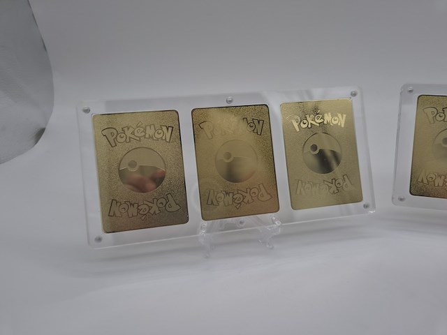 2x metalen venusaur, charizard en blastoise (base set) pokémon kaarten in acryl display - afbeelding 8 van  11